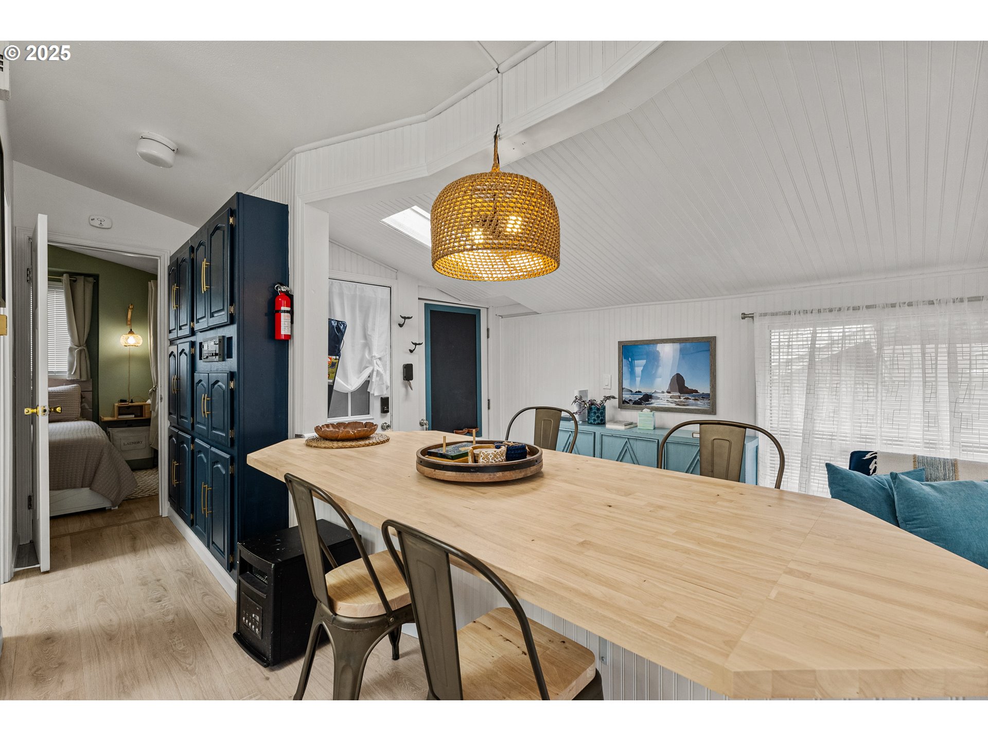 19921 Whaleshead Road, Unit M2 Brookings, OR 97415 - Photo 11 of 29 a kitchen with a table and chairs in it