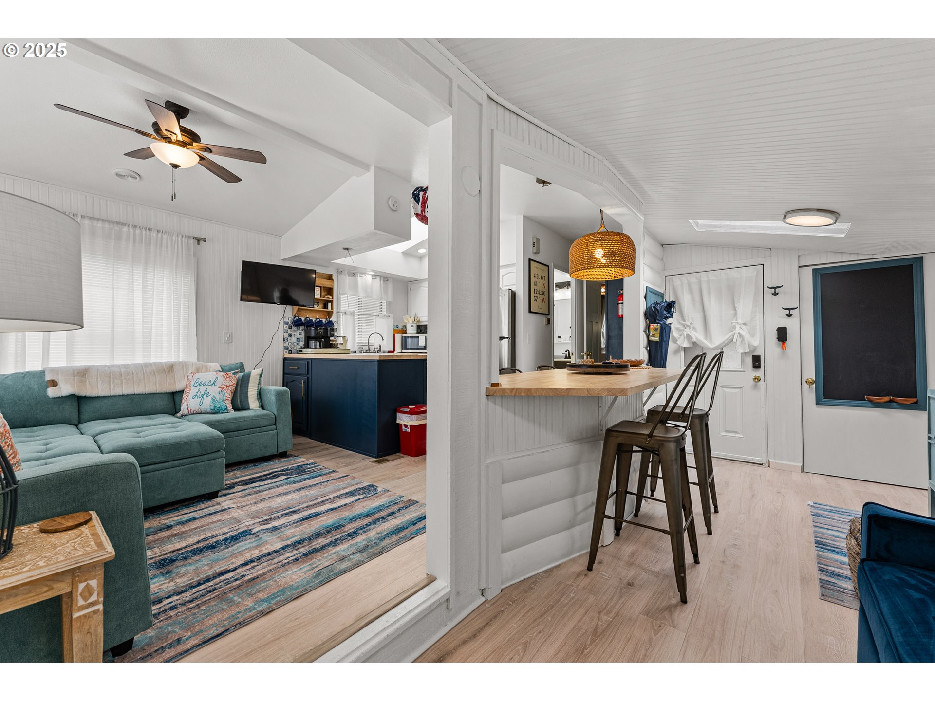 19921 Whaleshead Road, Unit M2 Brookings, OR 97415 - Photo 16 of 29 a living room with furniture and a flat screen tv