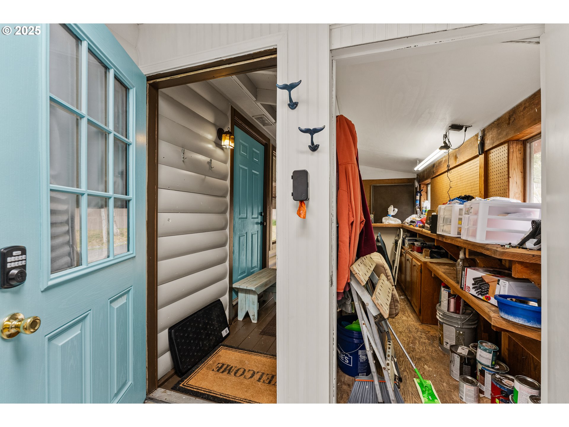19921 Whaleshead Road, Unit M2 Brookings, OR 97415 - Photo 22 of 29 a view of an entryway with seating