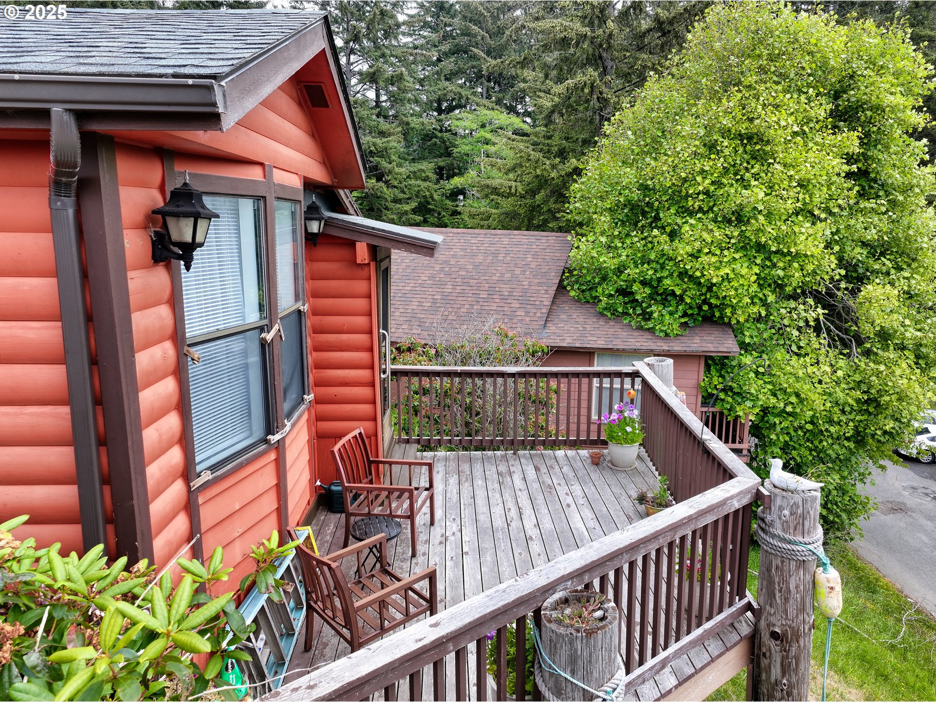 19921 Whaleshead Road, Unit M2 Brookings, OR 97415 - Photo 25 of 29 a balcony with an outdoor space