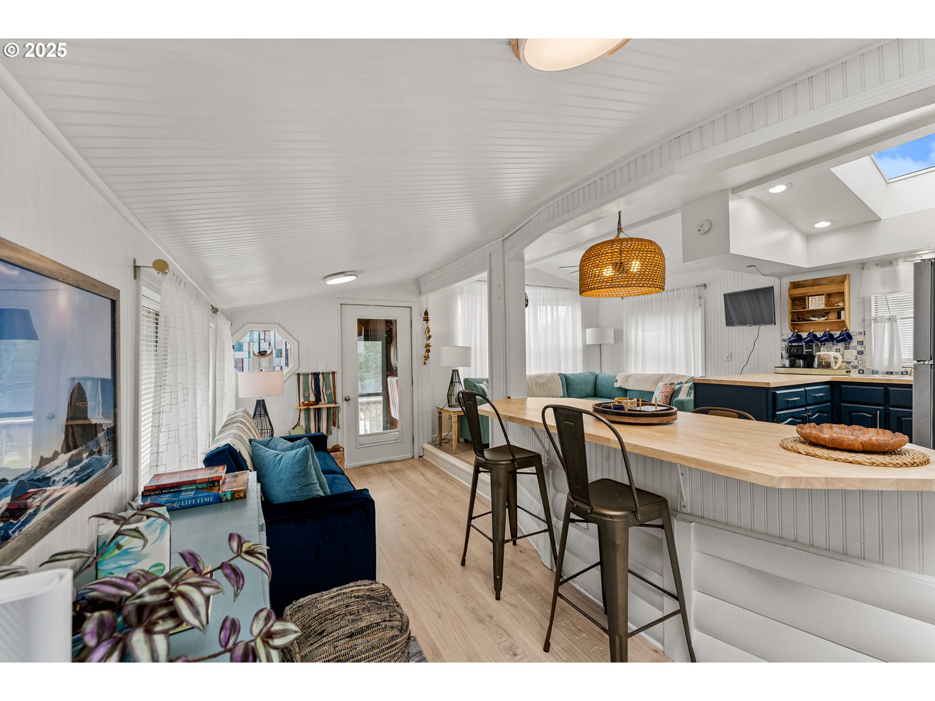 19921 Whaleshead Road, Unit M2 Brookings, OR 97415 - Photo 8 of 29 a living room with furniture and a flat screen tv