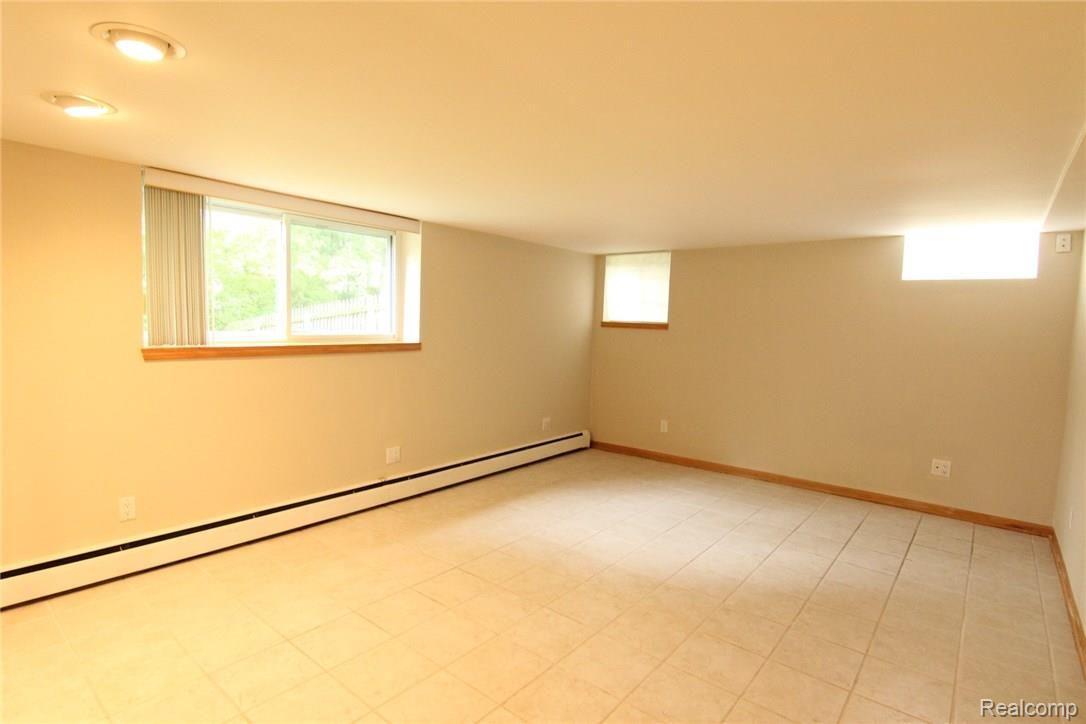 671 Wilwood Road Rochester, MI 48309 - Photo 30 of 39 Basement Bed 1.JPG