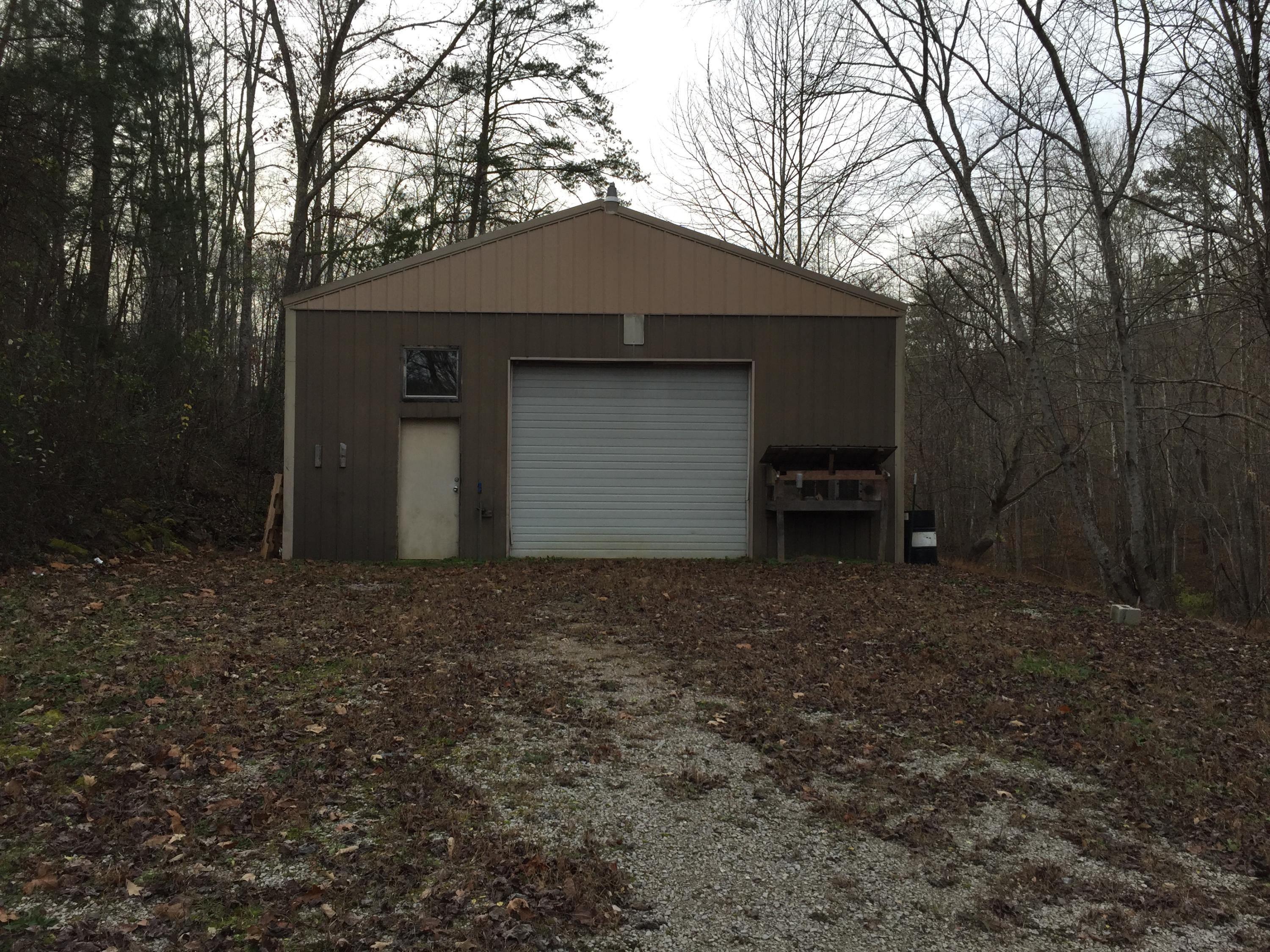 1331 Stewart Road Somerset, KY 42501 - Photo 6 of 18 4506BD28-6F73-4F1A-A5D0-5D2D372C72A3<|><