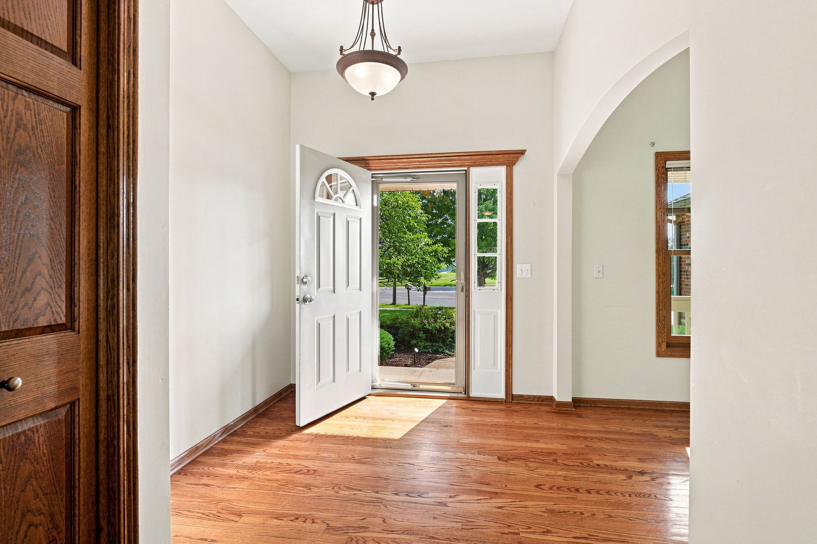 529 North Raven Road Shorewood, IL 60404 - Photo 4 of 22 Gallery Image 4