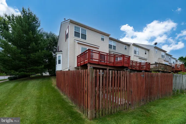 a view of a house with backyard and deck