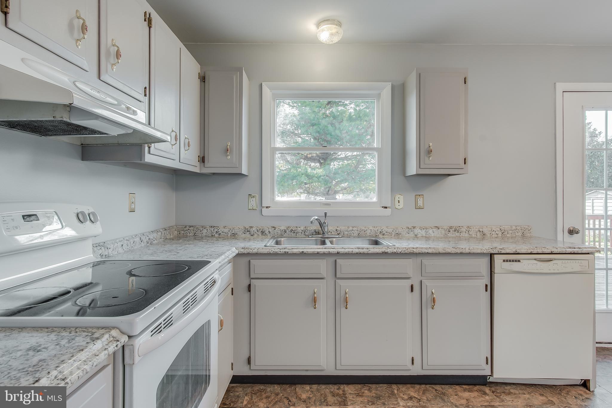412 East 6th Avenue Ranson, WV 25438 - Photo 8 of 25