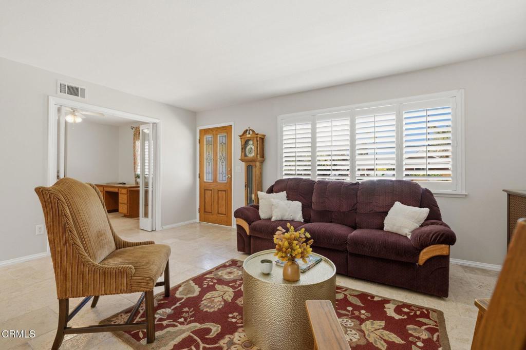 1256 Rugby Avenue Ventura, CA 93004 - Photo 5 of 33