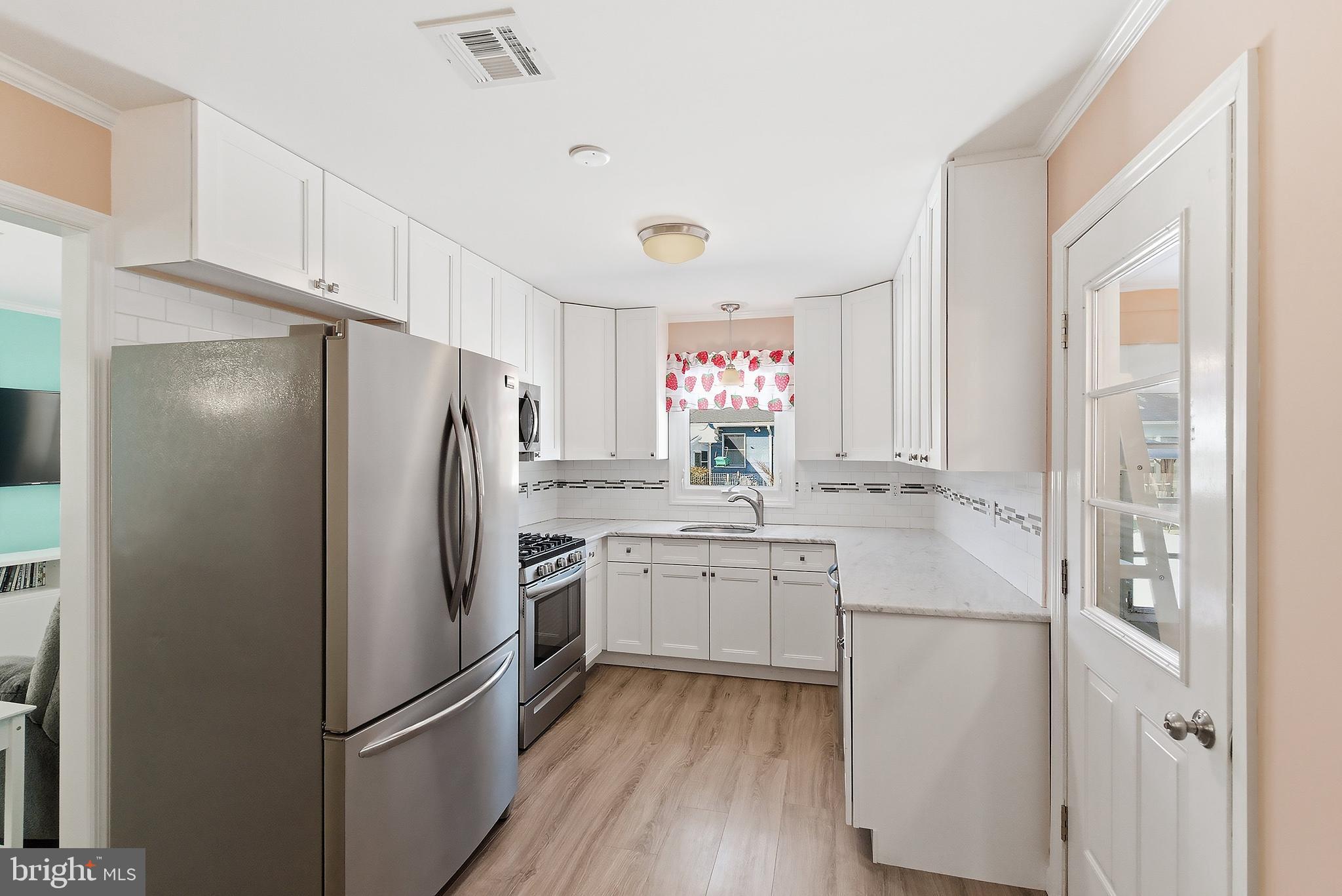 31 Jericho Road Toms River, NJ 08757 - Photo 3 of 34