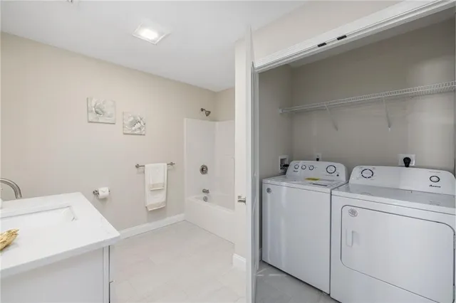 $535,000 | 44 Overlook Lane, Glocester, RI 02814