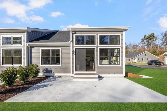 $535,000 | 44 Overlook Lane, Glocester, RI 02814