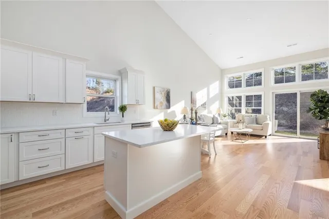 $535,000 | 44 Overlook Lane, Glocester, RI 02814