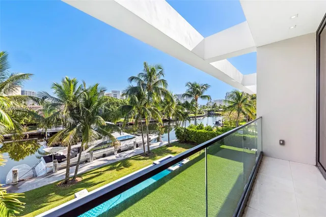 $55,000 | 418 Sunset Drive, Hallandale Beach, FL 33009