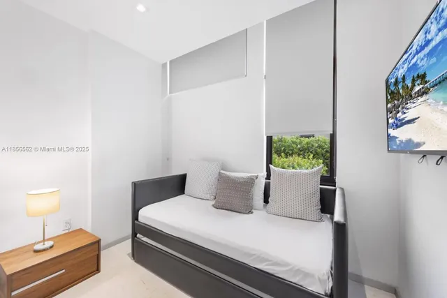 $55,000 | 418 Sunset Drive, Hallandale Beach, FL 33009