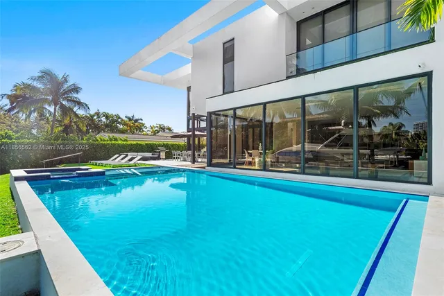 $55,000 | 418 Sunset Drive, Hallandale Beach, FL 33009