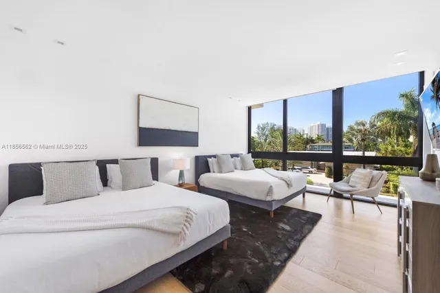 $55,000 | 418 Sunset Drive, Hallandale Beach, FL 33009