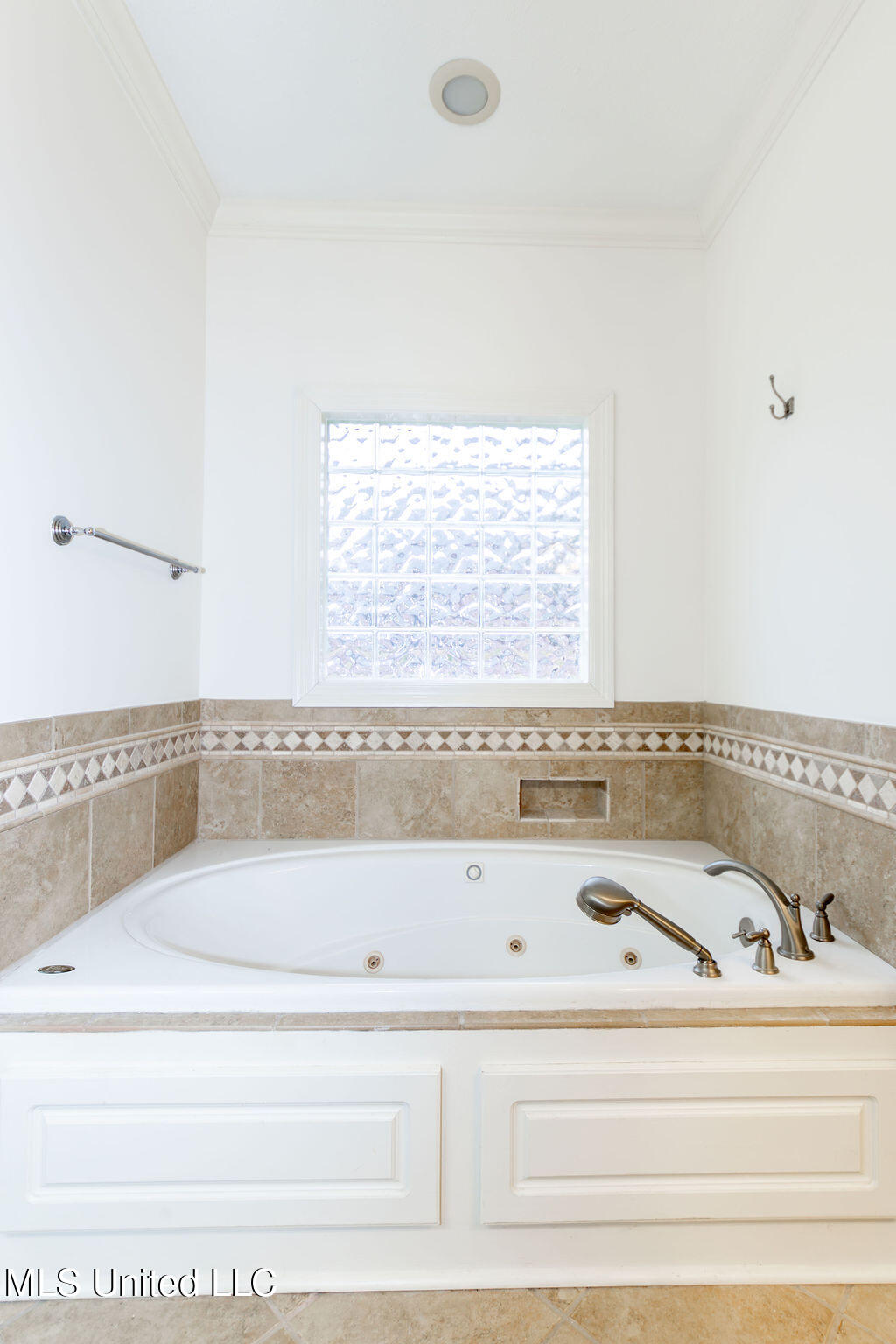 332 Provision Parkway Brandon, MS 39042 - Photo 16 of 38 Jetted Tub With Tile Surrond & Personal