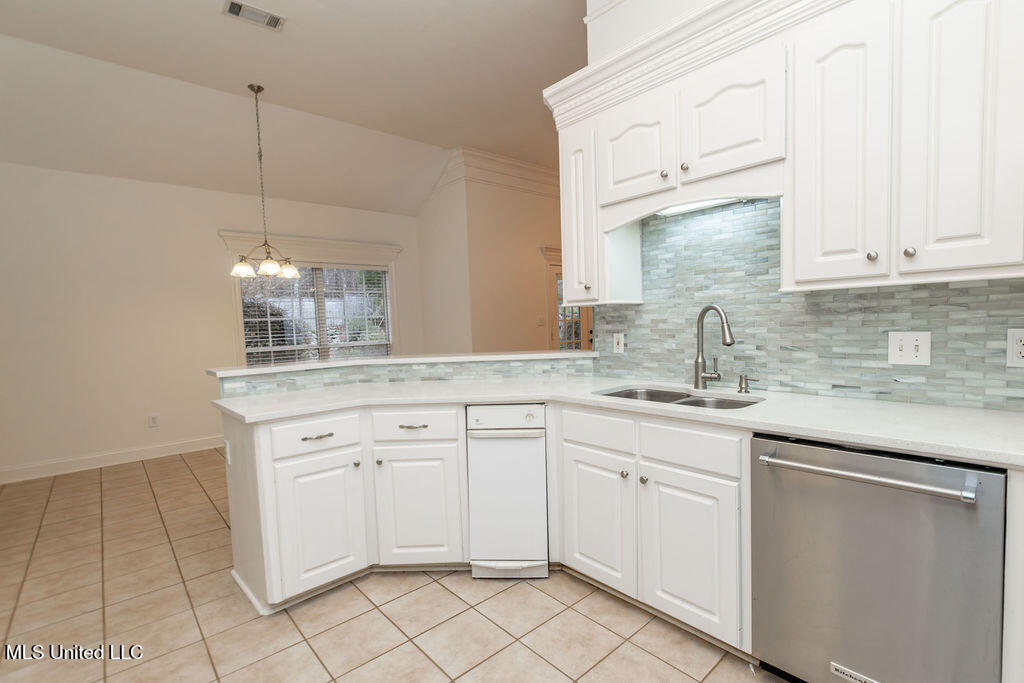 332 Provision Parkway Brandon, MS 39042 - Photo 8 of 38 Kitchen Open To Breakfast Area & Den