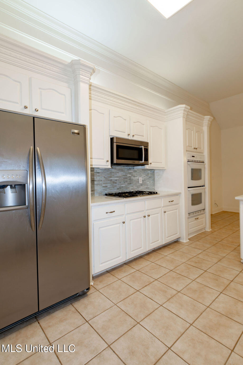 332 Provision Parkway Brandon, MS 39042 - Photo 10 of 38 Kitchen With Custom Cabintry