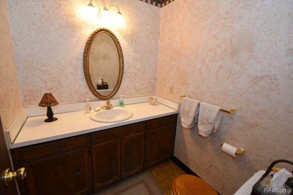 2284 West Avon Road Rochester Hills, MI 48309 - Photo 33 of 53