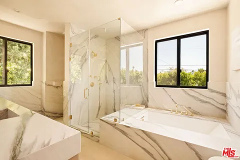$4,395,000 | 636 North Laurel Avenue, Los Angeles, CA 90048