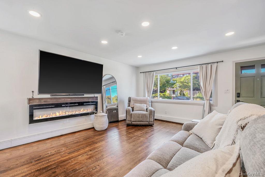 41 East Saltaire Road Lindenhurst, NY 11757 - Photo 4 of 32 Gallery Image 4