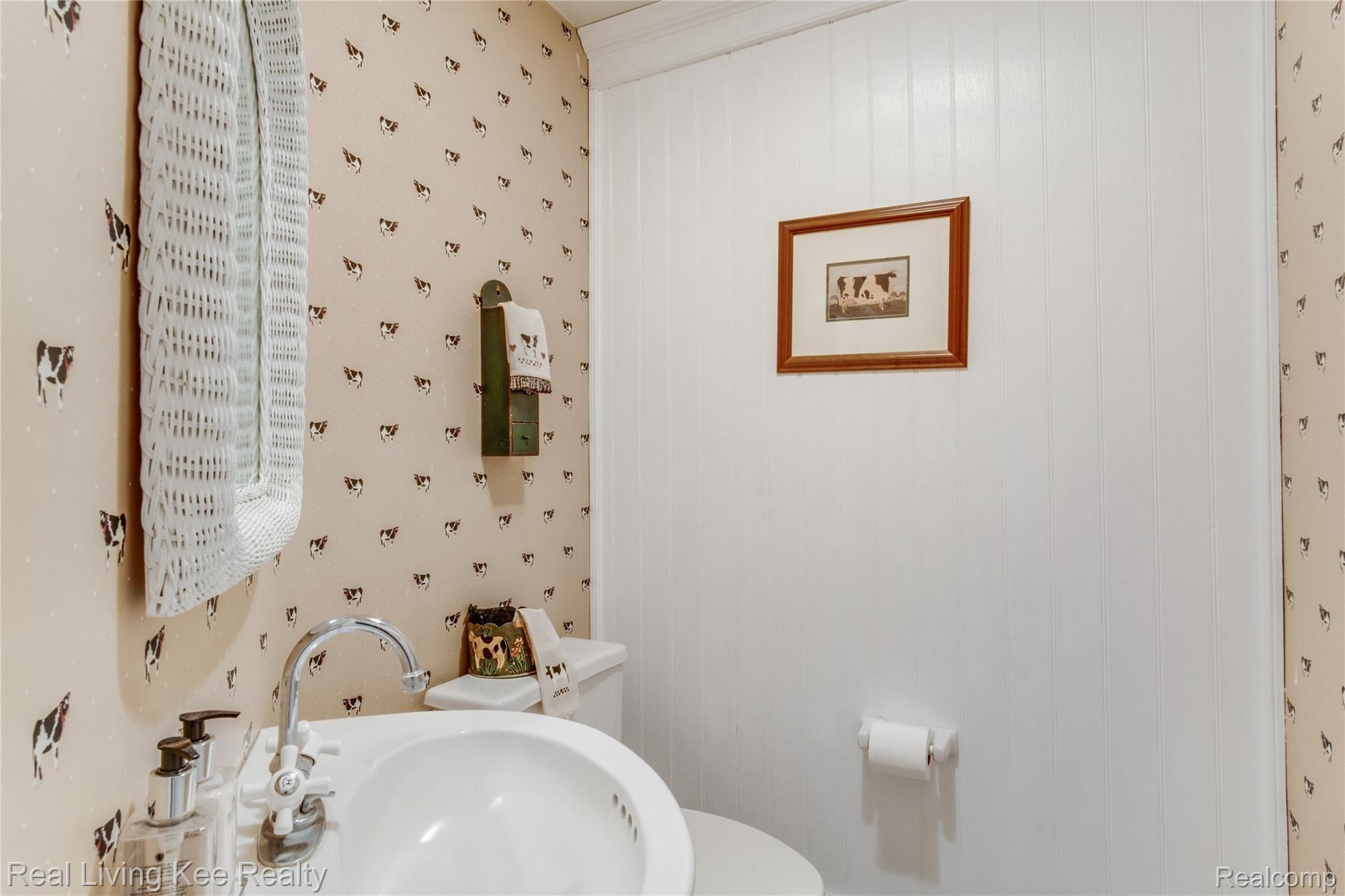 960 East Tienken Road Rochester, MI 48306 - Photo 23 of 56 Interiors 11.jpg