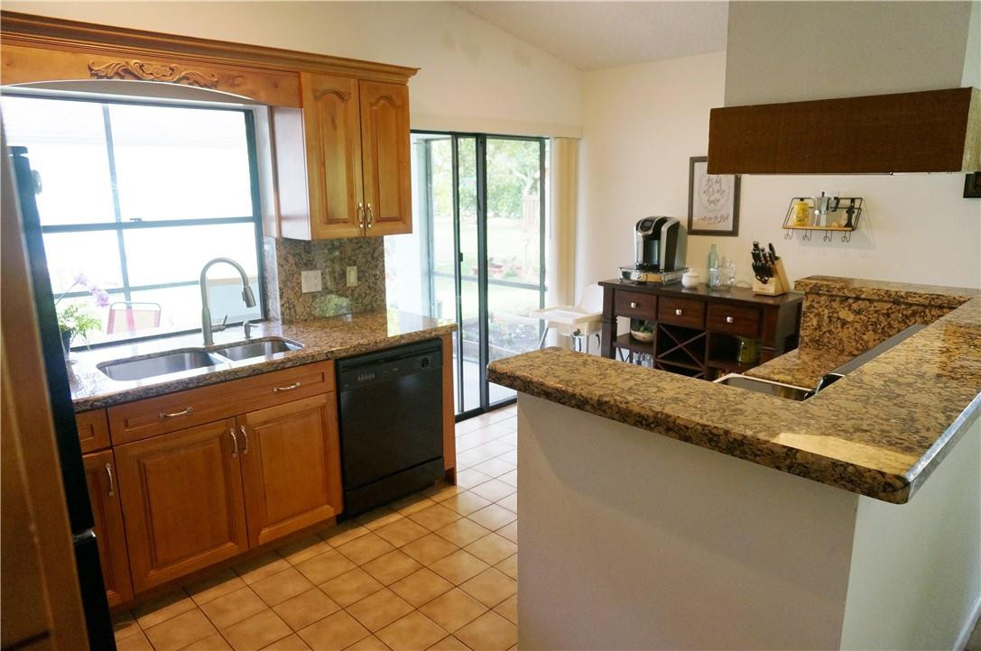 21392 Summertrace Circle Boca Raton, FL 33428 - Photo 12 of 52 Photo 12