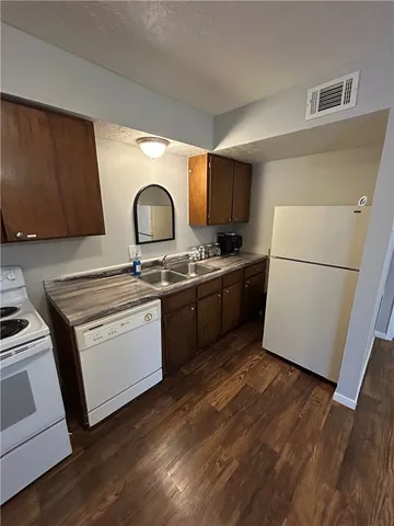 $775 | 3900 Old College Road, Unit 28, Bryan, TX 77801