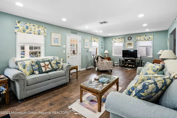 $3,200 | 57 Ocean Avenue, Manasquan, NJ 08736