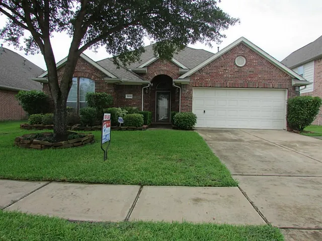 $2,400 | 2606 Sun Flare Lane, Pearland, TX 77584