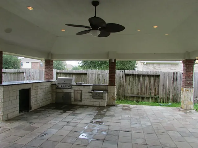 $2,400 | 2606 Sun Flare Lane, Pearland, TX 77584