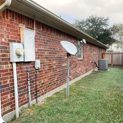 $2,400 | 2606 Sun Flare Lane, Pearland, TX 77584