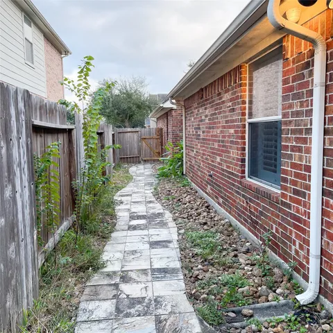 $2,400 | 2606 Sun Flare Lane, Pearland, TX 77584