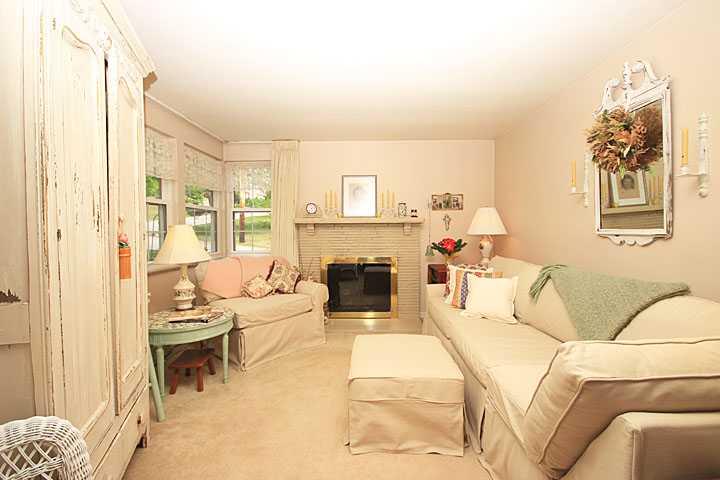 1056 Varner Road Whitehall, PA 15227 - Photo 4 of 15 Living Room.