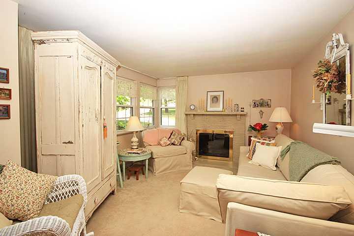 1056 Varner Road Whitehall, PA 15227 - Photo 5 of 15 Living Room.