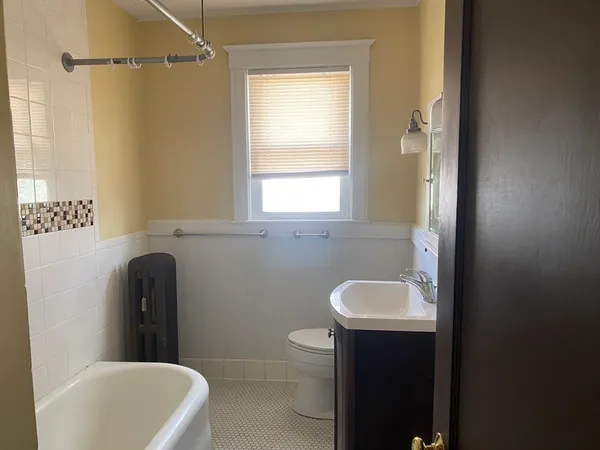 $3,300 | 93 Jewett Street, Unit 2, Newton, MA 02458