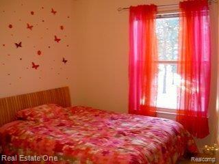 3058 Florence Court Rochester, MI 48309 - Photo 22 of 25 Kids Bedroom