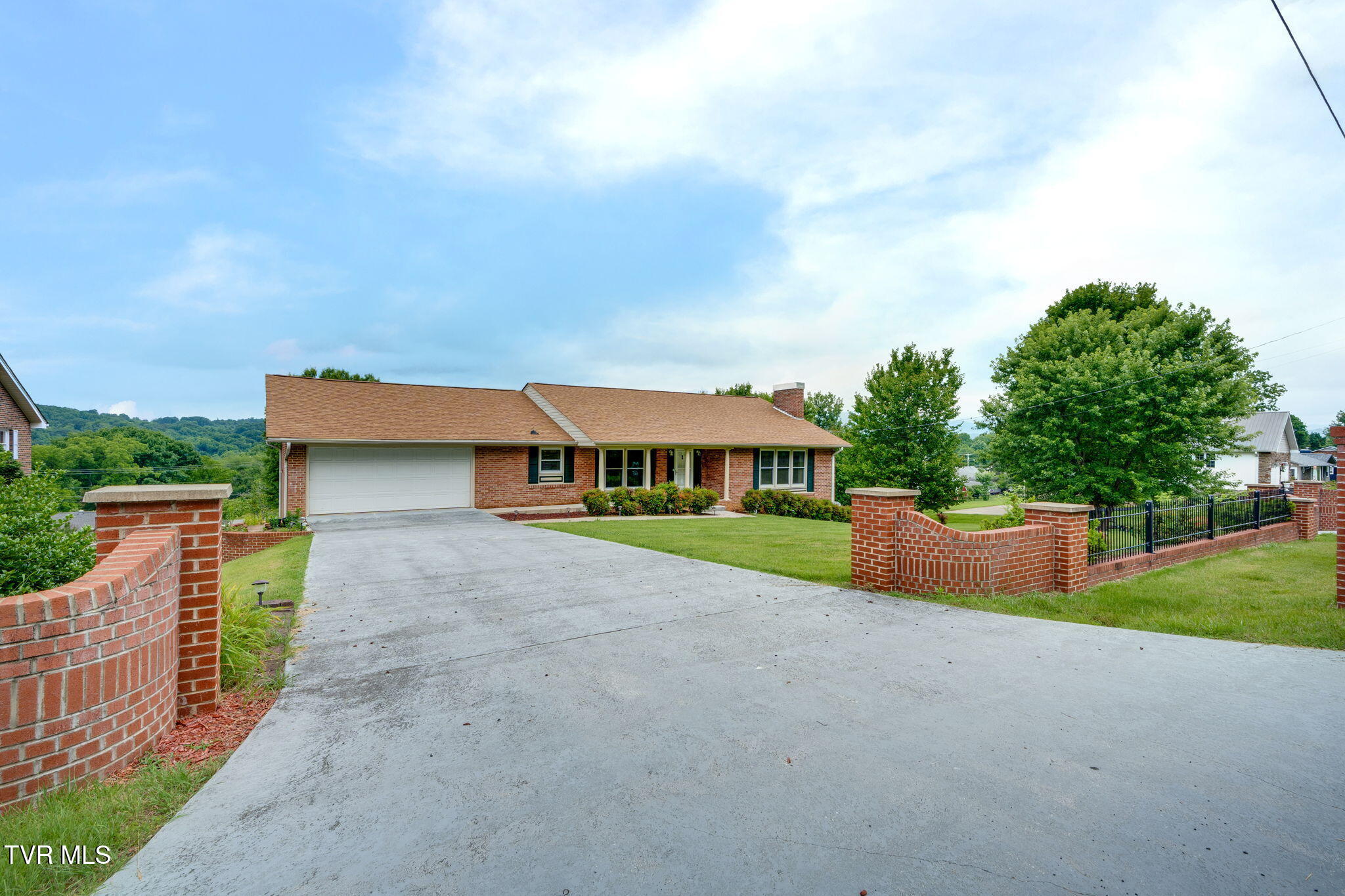 1763 Sylvan Hill Road Elizabethton, TN 37643 - Photo 2 of 55 002