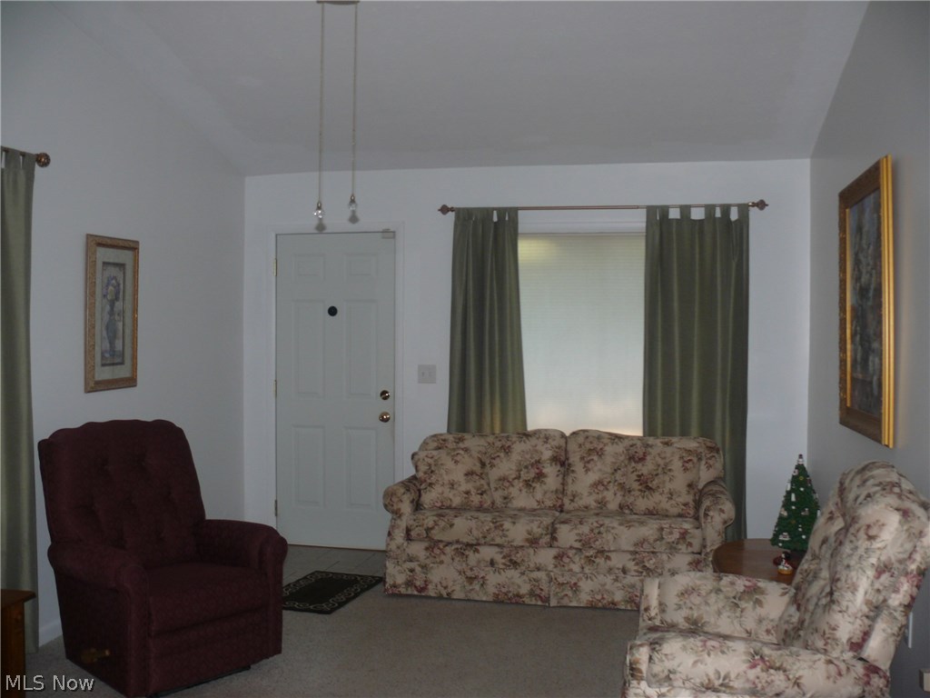 142 Warner Road Southeast Hubbard, OH 44425 - Photo 7 of 26 Gallery Image 7