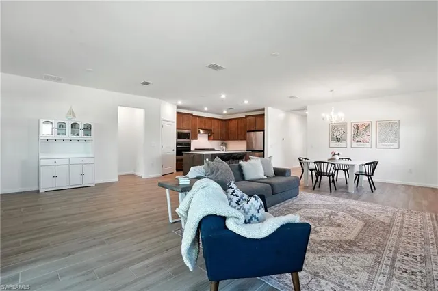 $575,000 | 2003 Don Benito Way, Naples, FL 34120