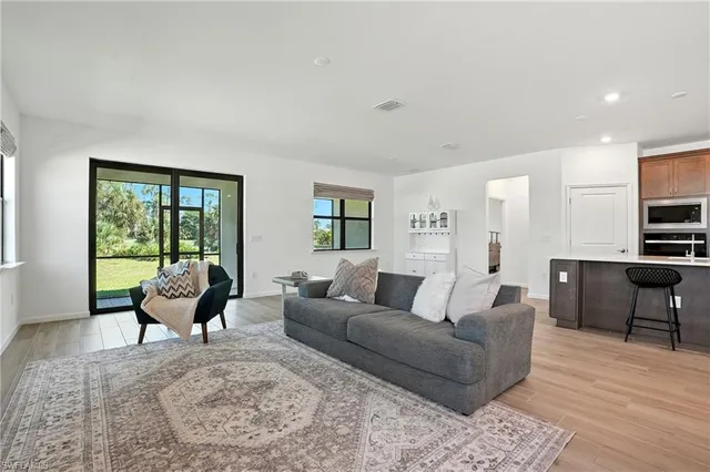 $575,000 | 2003 Don Benito Way, Naples, FL 34120