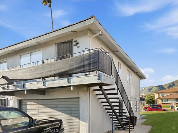 a house view with a outdoor space