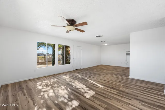 $250,000 | 8443 Dogbane Avenue, California City, CA 93505