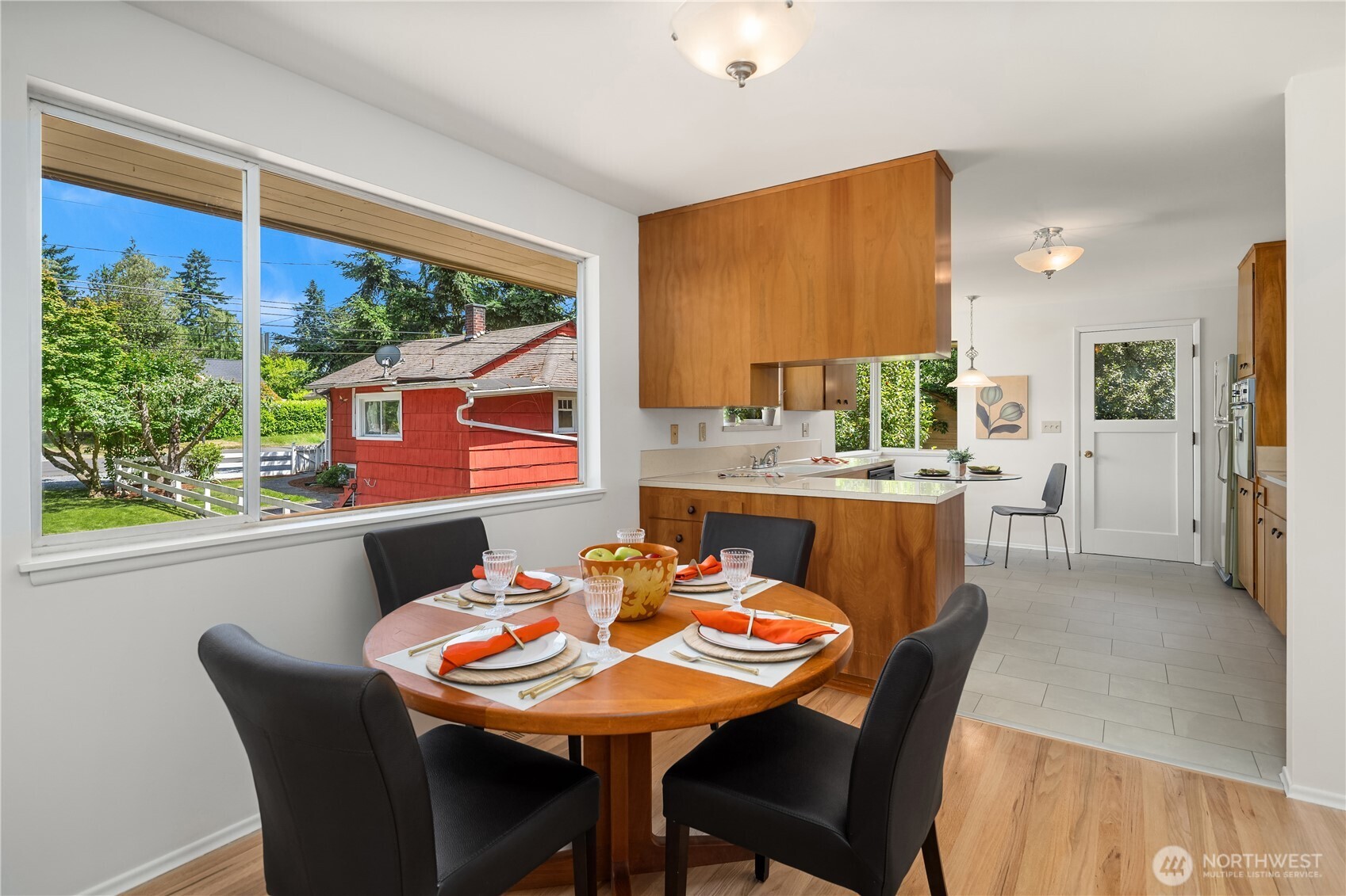 9711 37th Avenue Southwest Seattle, WA 98126 - Photo 6 of 27 Gallery Image 6