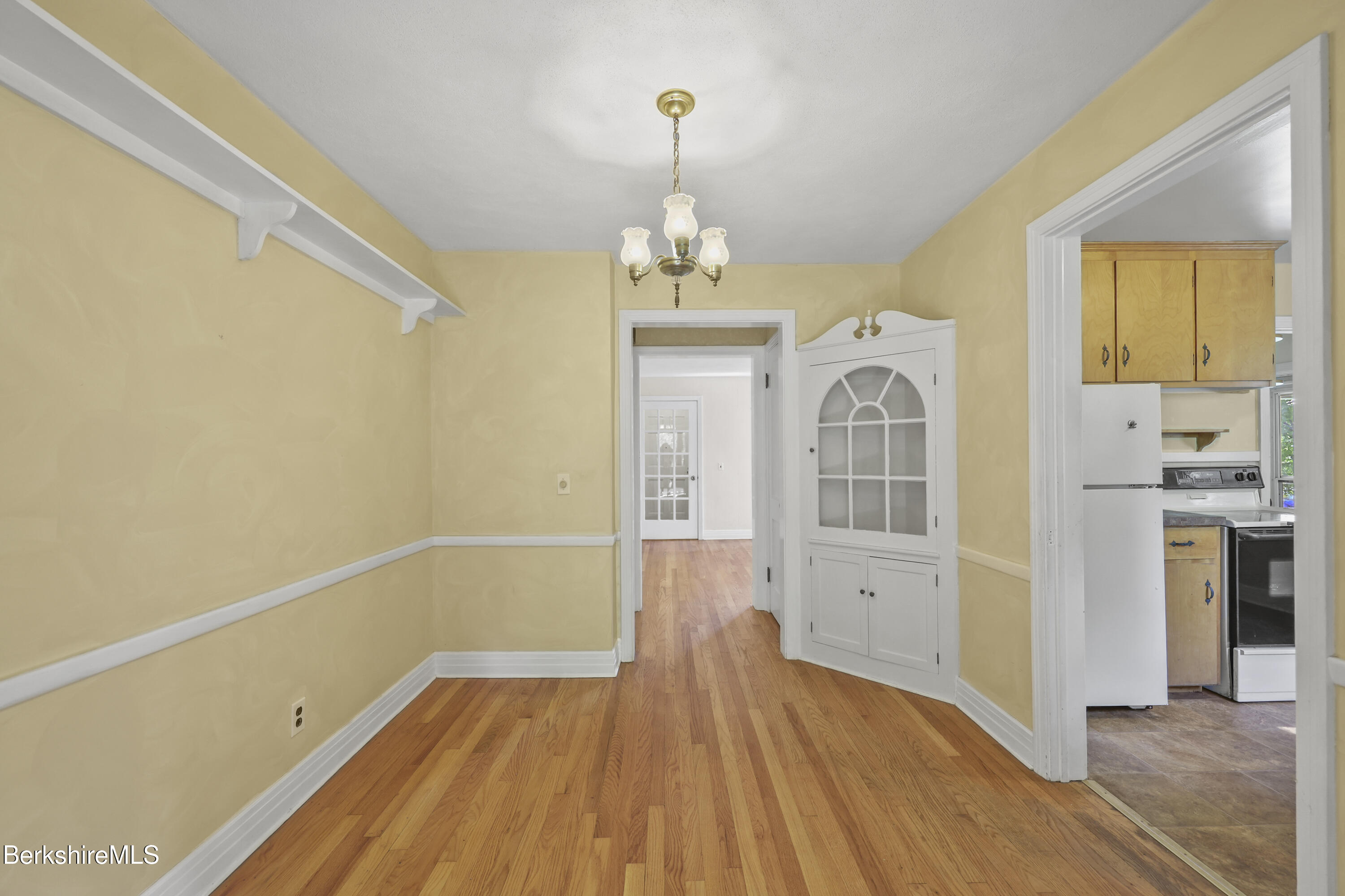 153 Ridgeway Avenue Pittsfield, MA 01201 - Photo 12 of 40 60 Dining Room