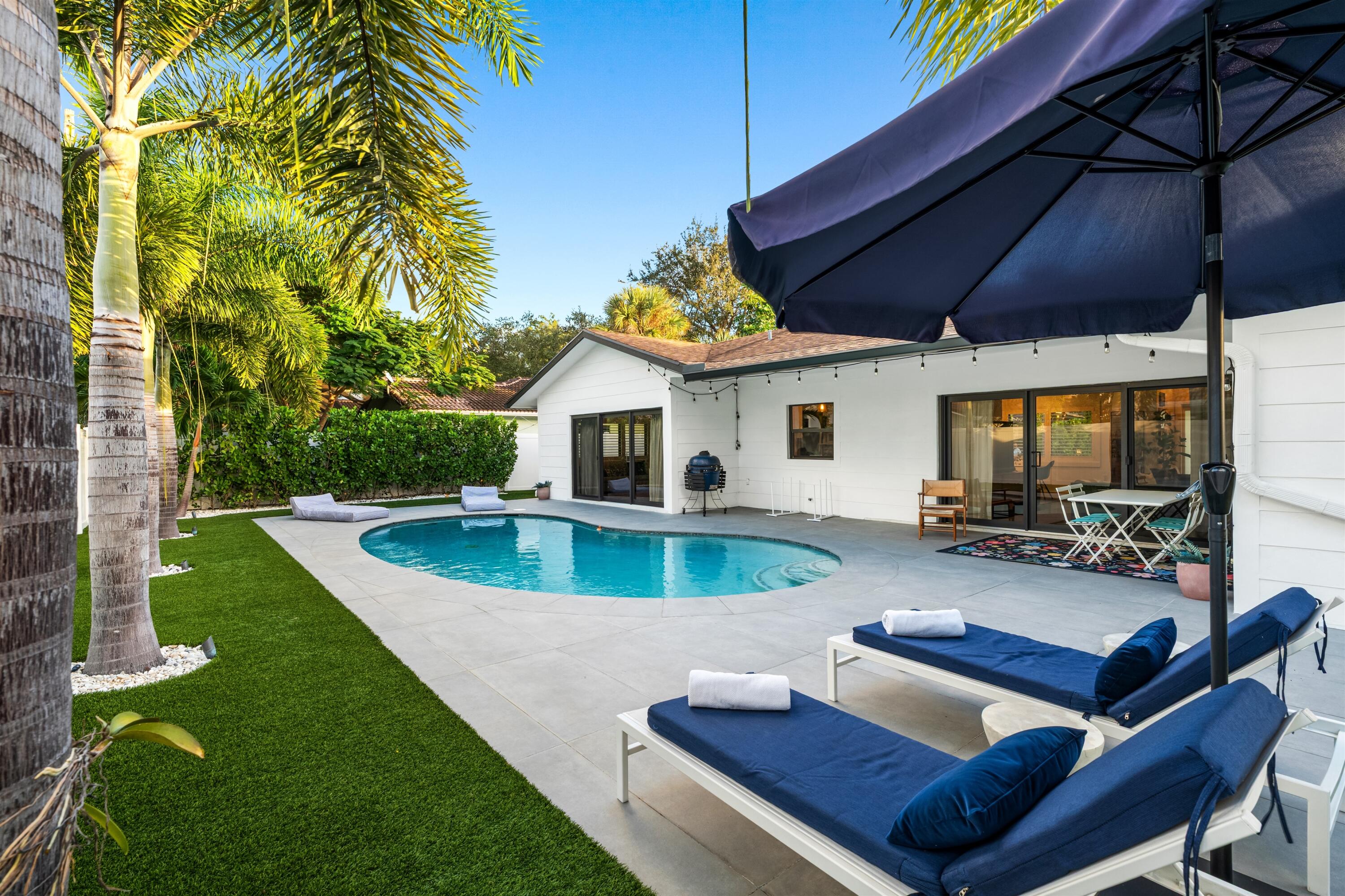 833 Northwest 6th Terrace Boca Raton, FL 33486 - Photo 39 of 49 a view of house with backyard swimming pool and sitting area