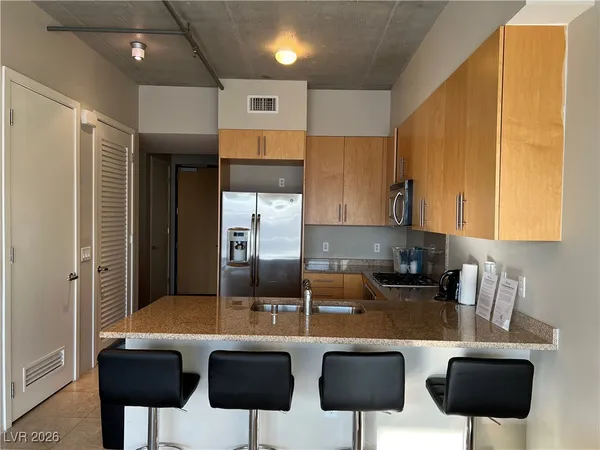 $1,850 | 353 East Bonneville Avenue, Unit 811, Las Vegas, NV 89101