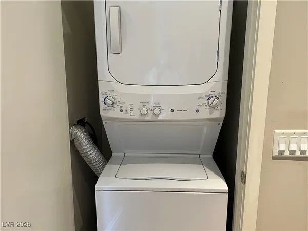 $1,850 | 353 East Bonneville Avenue, Unit 811, Las Vegas, NV 89101