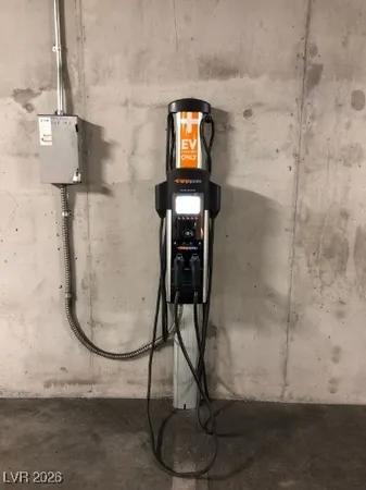 $1,850 | 353 East Bonneville Avenue, Unit 811, Las Vegas, NV 89101