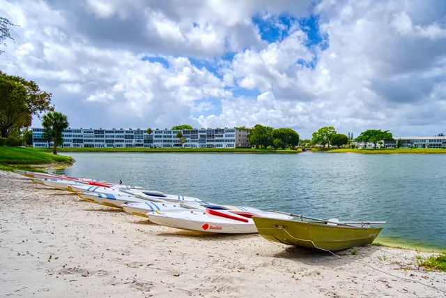a picture of a bench in front of a wall